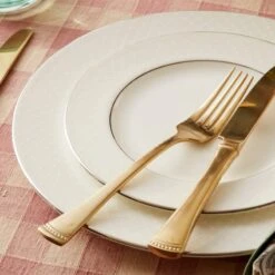 Lenox Venetian Lace™ Bread Plate -Tableware Store 762014 877880 LNP S23 FEA 5 ab9d50a5 b206 4545 bdb3 5521e1d1cfb2