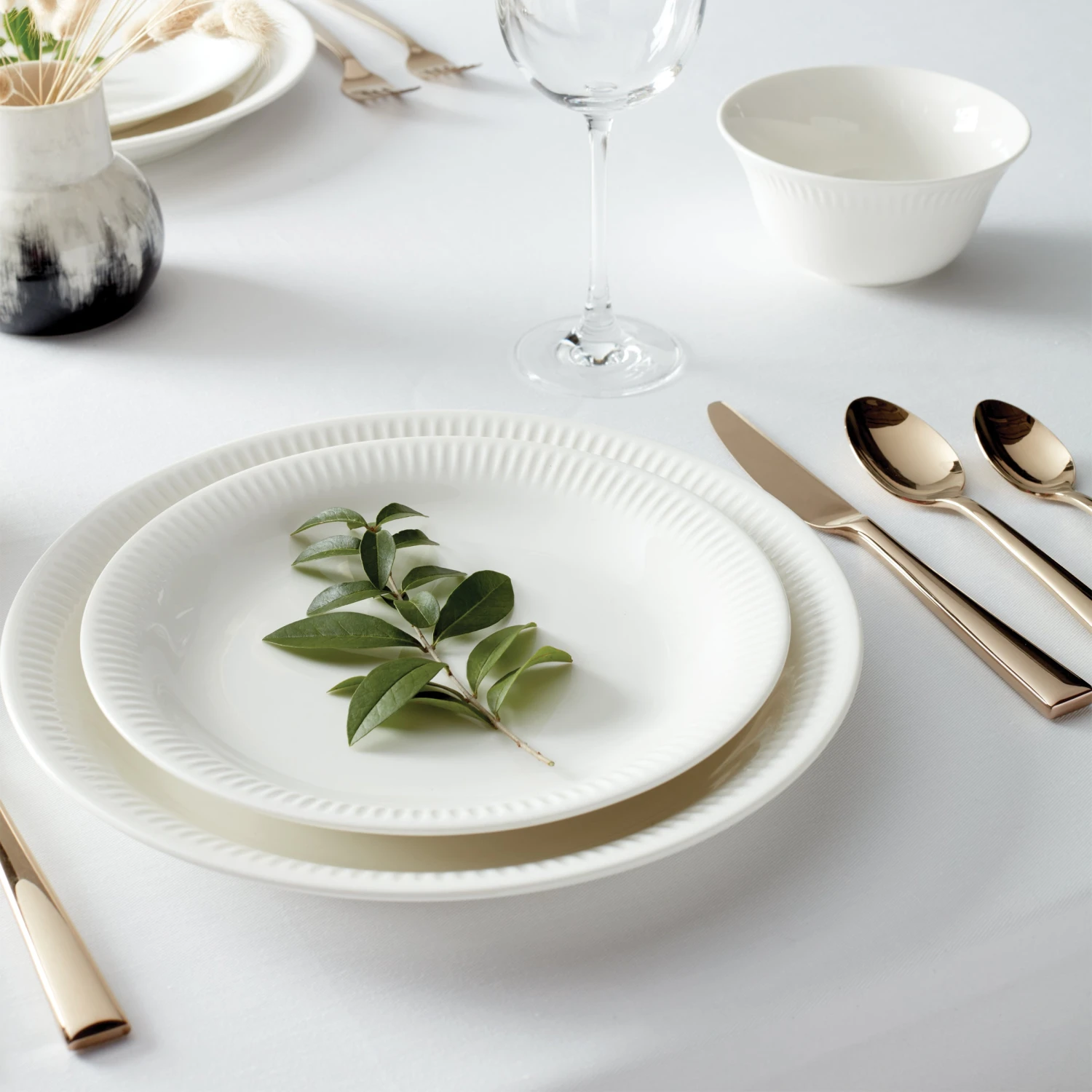 Lenox Profile White Porcelain 4-Piece Dinner Plate Set 4 Lenox Profile White Porcelain 4-Piece Dinner Plate Set - Image 4